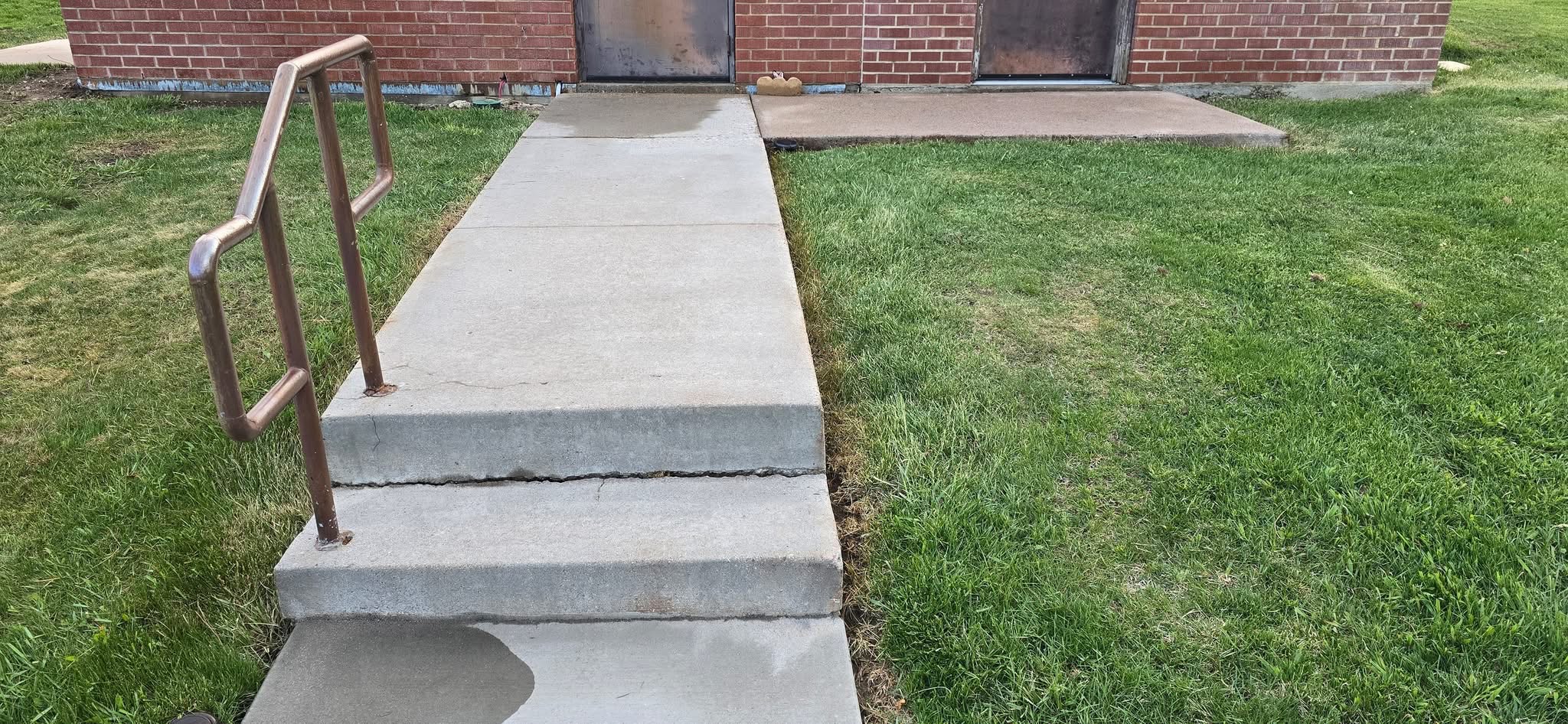 Concrete driveway cleaning result